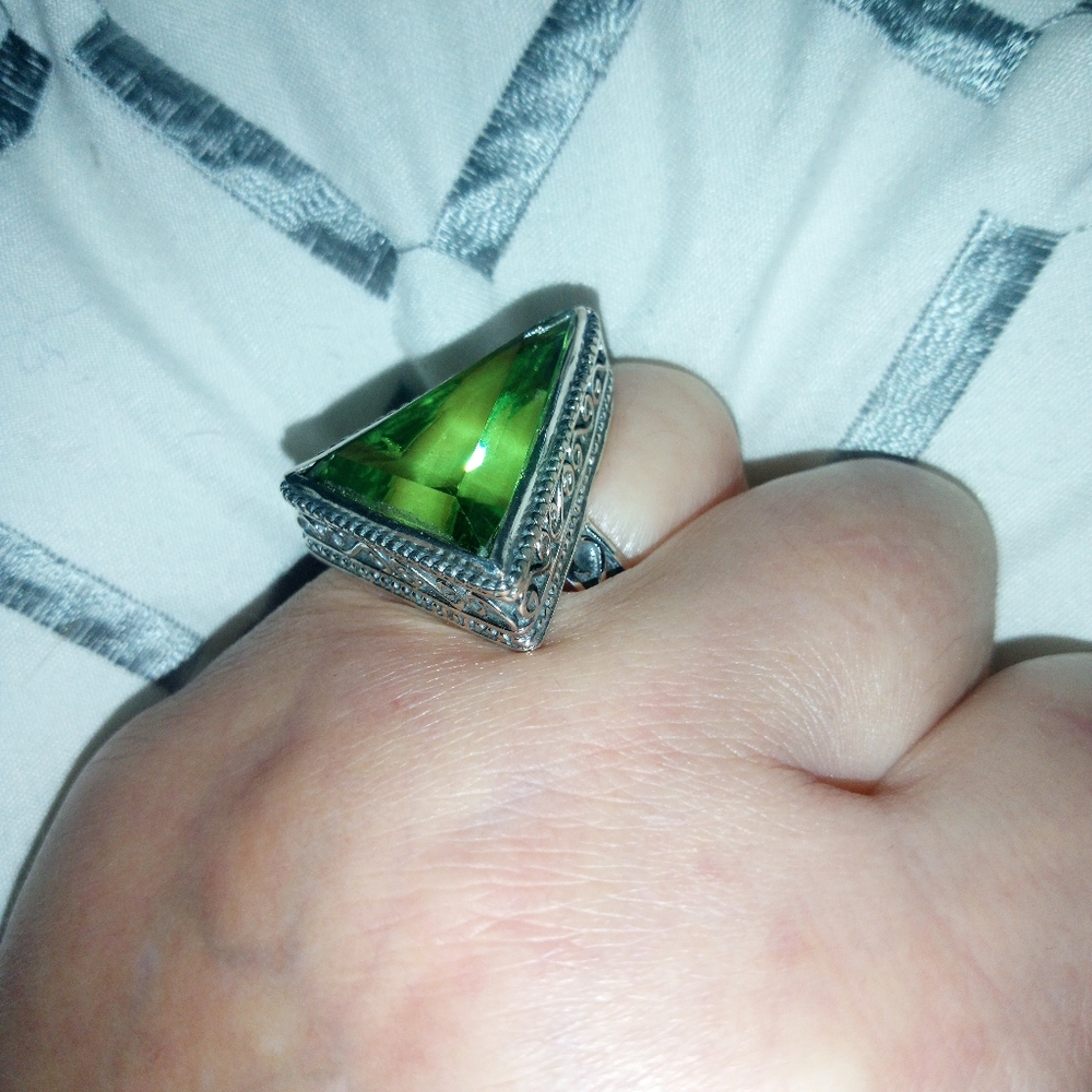 Artisan Crafted Chartreuse Quartz Ring - image 3